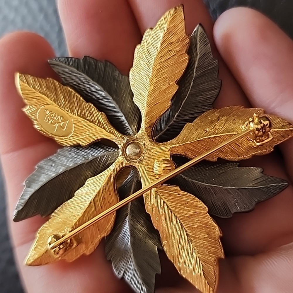 Joan Rivers brooch - Picture 8 of 9